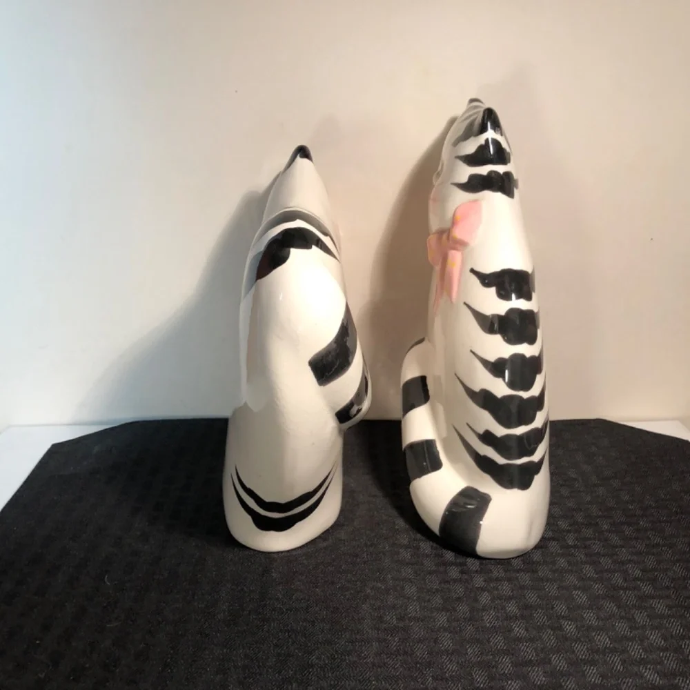 Big ! Set of 2 Vintage Cat 🐈 Figures black & white ceramic Super Cute
